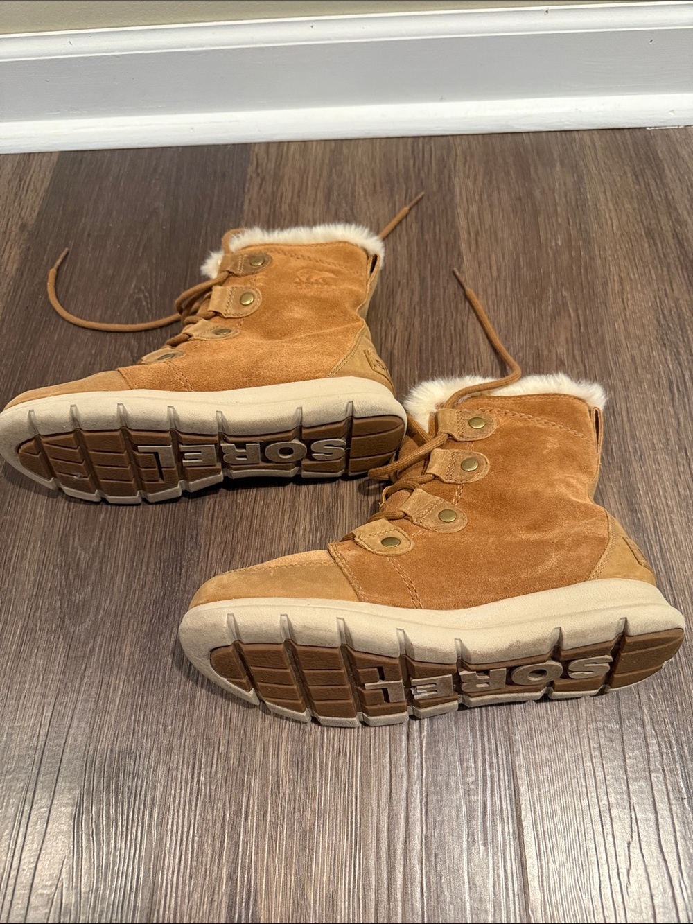Sorel Women's Tan Suede Faux-Fur Collar Winter Boot - Picture 2 of 6